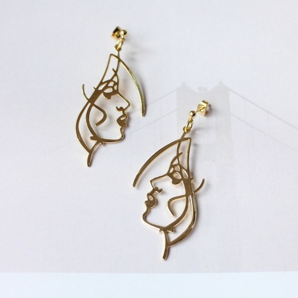 Urban Outfitters Jewelry - Unique Design//Minimalist Face Beauty Drop Earring